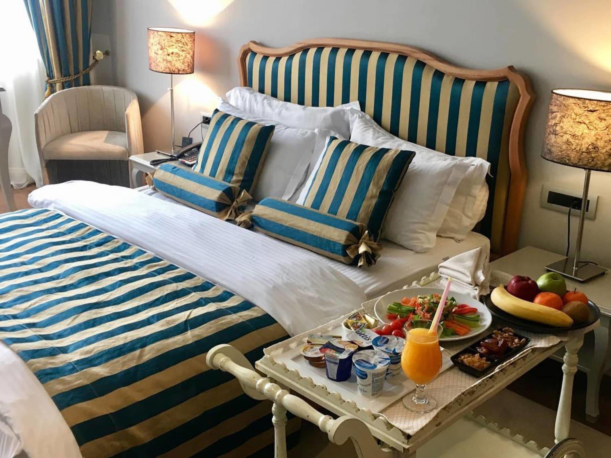 Classic Hotel Tiranë Ngoại thất bức ảnh