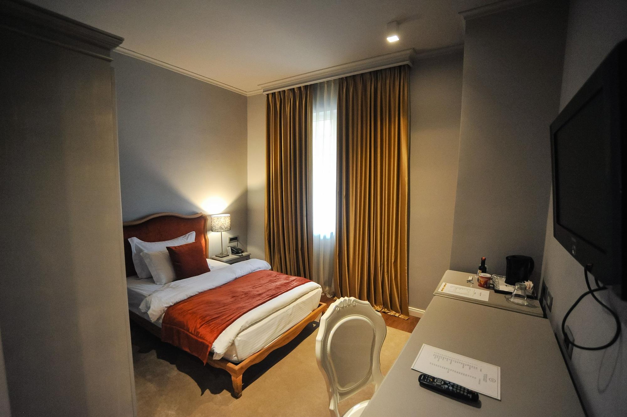 Classic Hotel Tiranë Ngoại thất bức ảnh