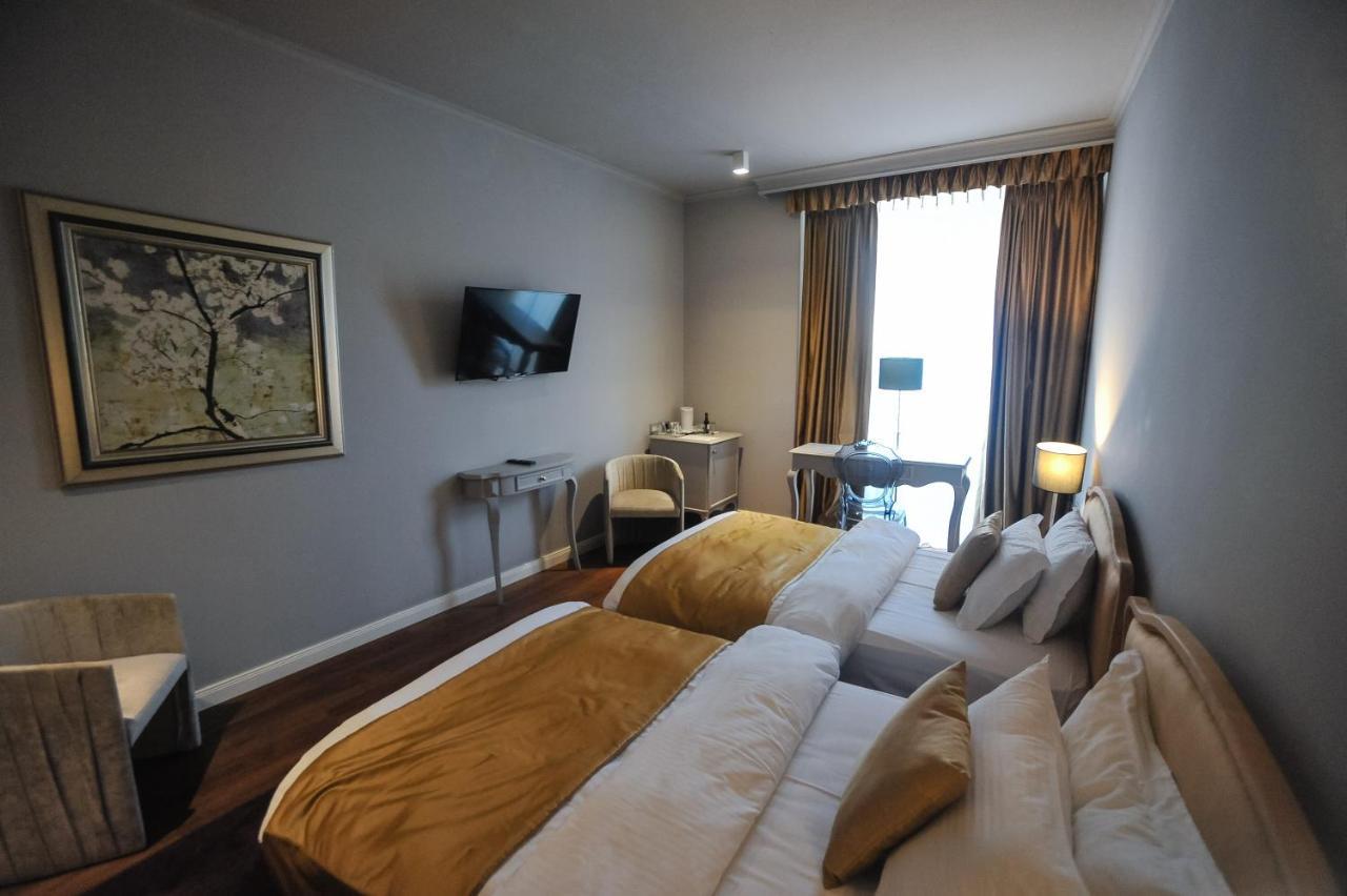 Classic Hotel Tiranë Ngoại thất bức ảnh